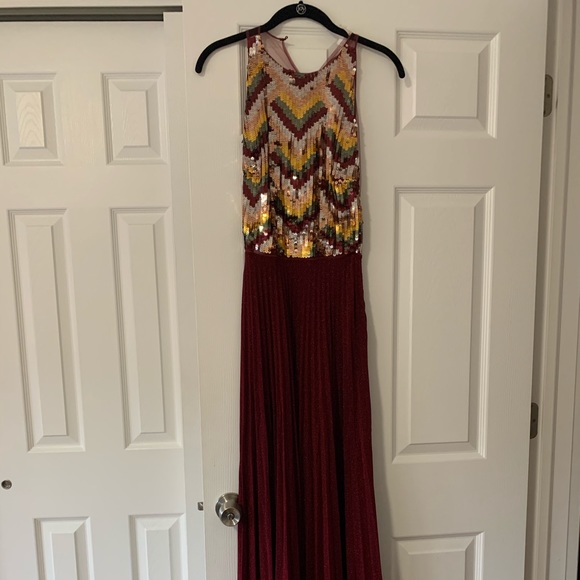 Sequenced gown - Picture 1 of 4